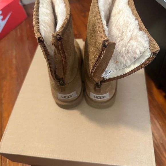 Little Kid’s Ugg - Picture 7 of 7